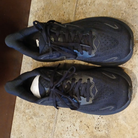NWT Hoka Clifton 10 Women’s Running Shoes All Black Hoka one Size 6B - Picture 3 of 6